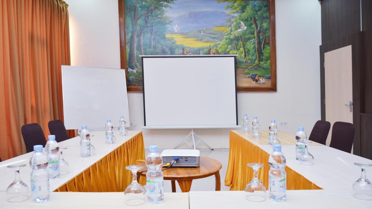 Gaia Asri Hotel Pamanukan Hilir Kültér fotó